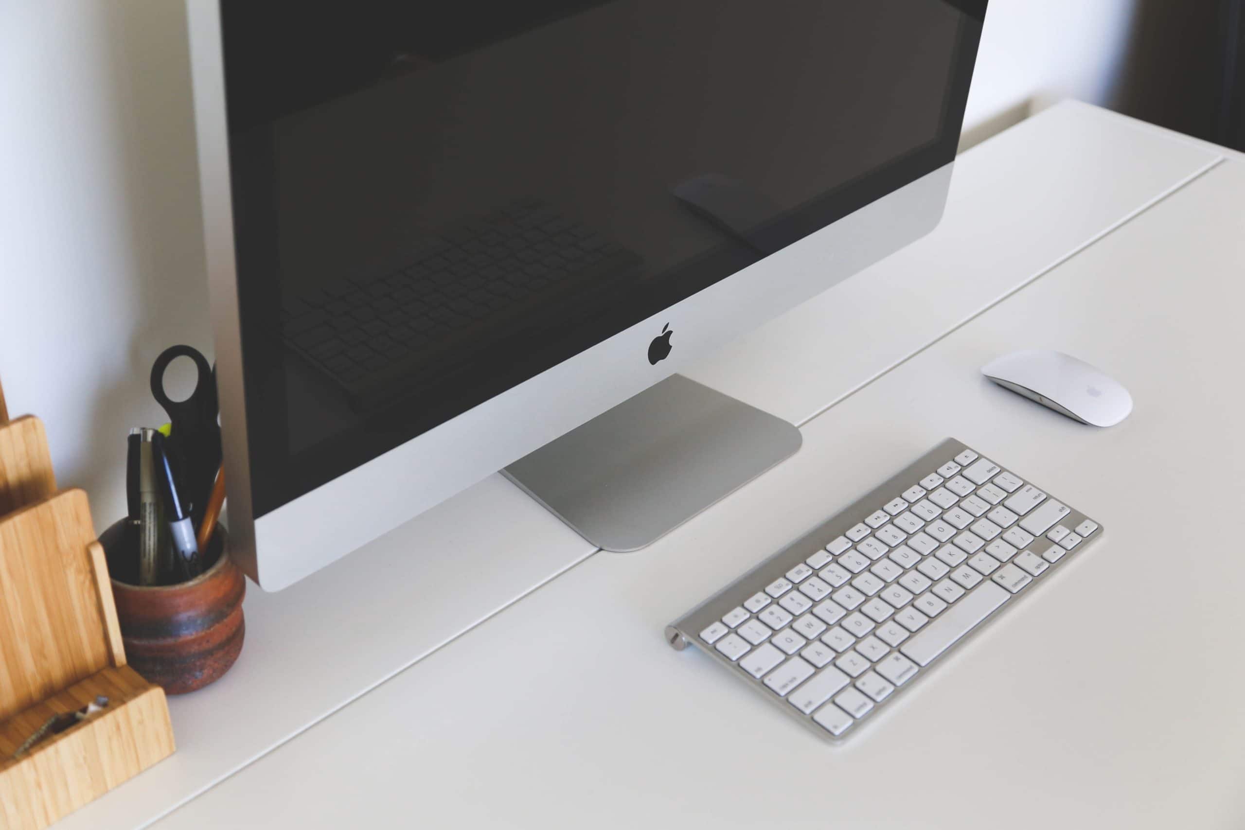 desk-office-computer-imac-7056-scaled-min